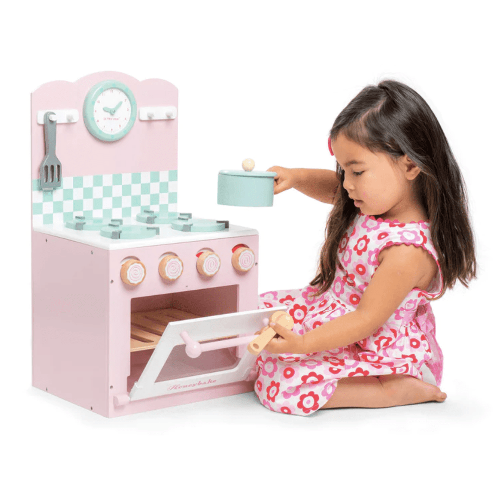 Little-Girl-Opening-Oven-Door-On-Le-Toy-Van-Oven-And-Hob-Set-Naked-Baby-Eco-Boutique