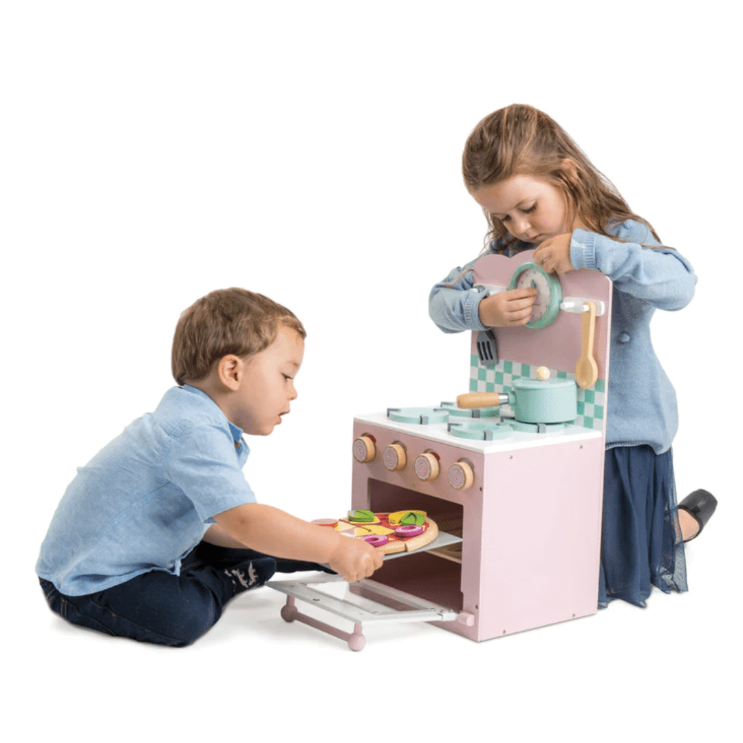 Boy-And-Girl-Playing-Together-With-Le-Toy-Van-Oven-And-Hob-Set-Naked-Baby-Eco-Boutique