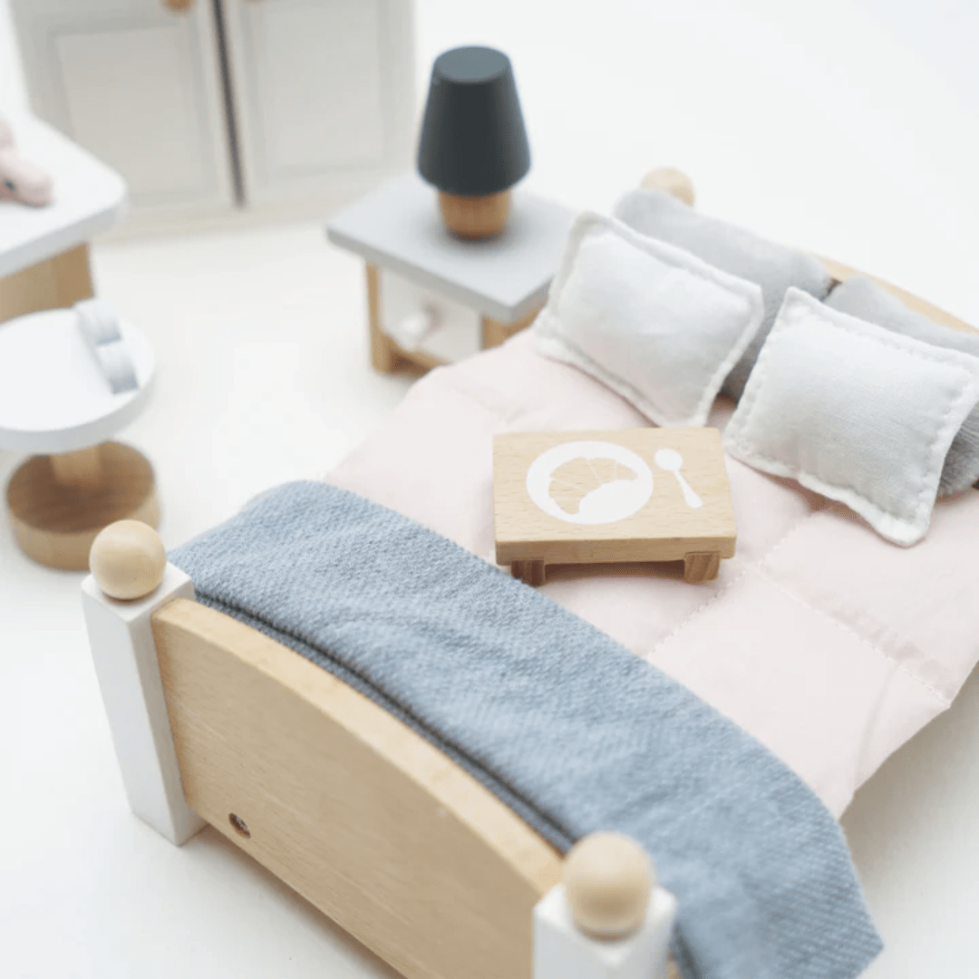 Close-Up-Of-Bed-In-Le-Toy-Van-Daisylane-Master-Bedroom-Dollhouse-Furniture-Naked-Baby-Eco-Boutique
