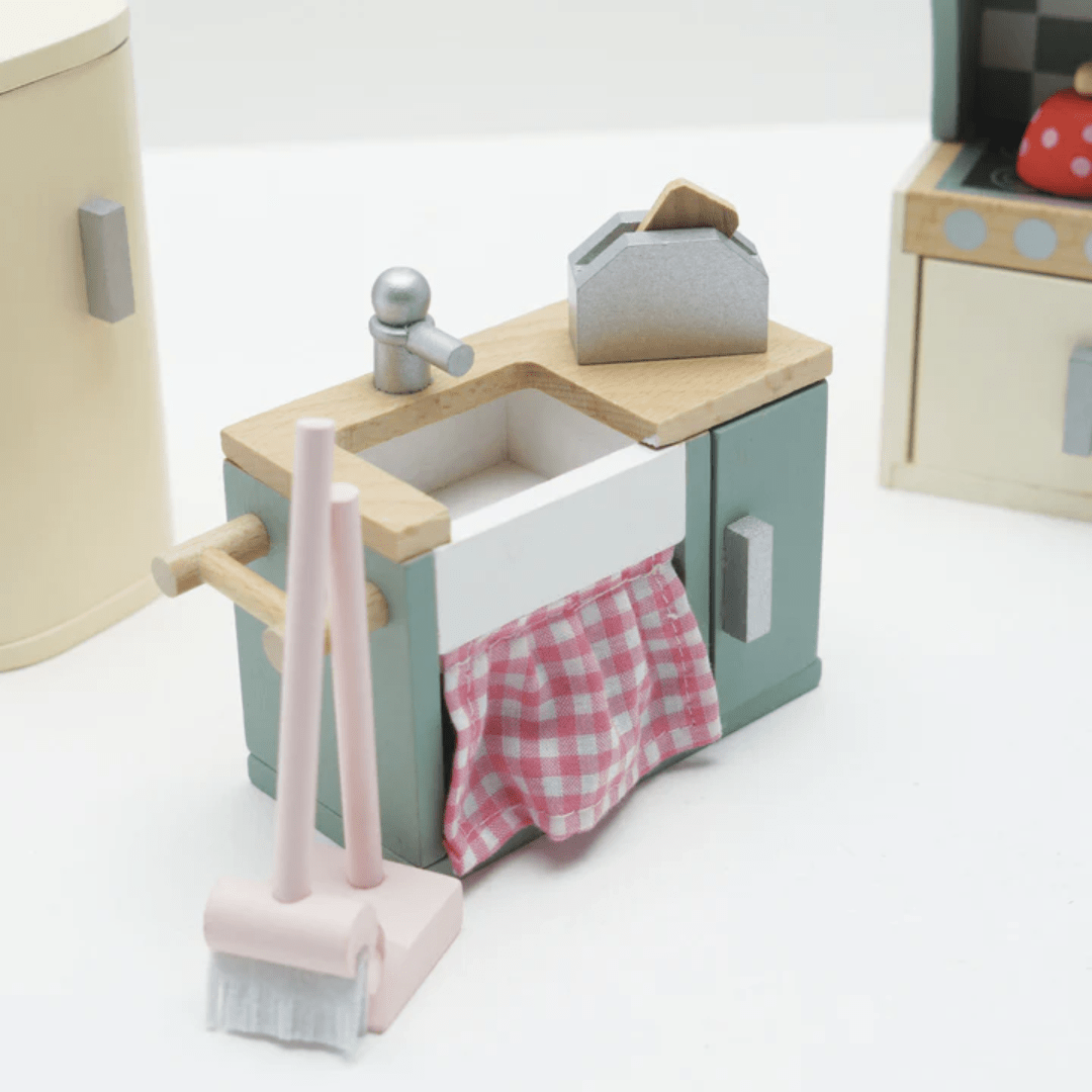Close-Up-Of-Sink-And-Accessories-In-Le-Toy-Van-Daisylane-Kitchen-Dollhouse-Furniture-Naked-Baby-Eco-Boutique