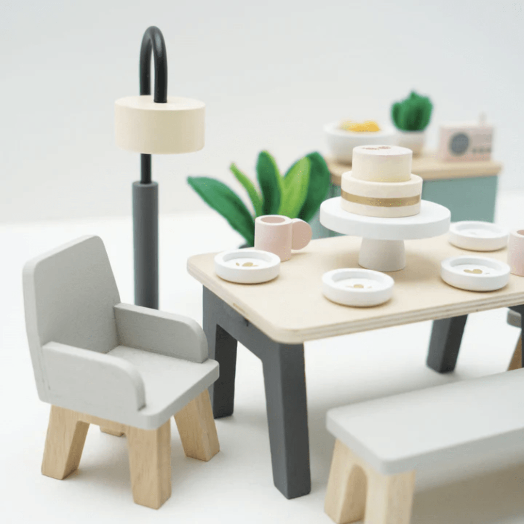 Close-Up-Or-Accessories-In-Le-Toy-Van-Dining-Room-Dollhouse-Furniture-Naked-Baby-Eco-Boutique
