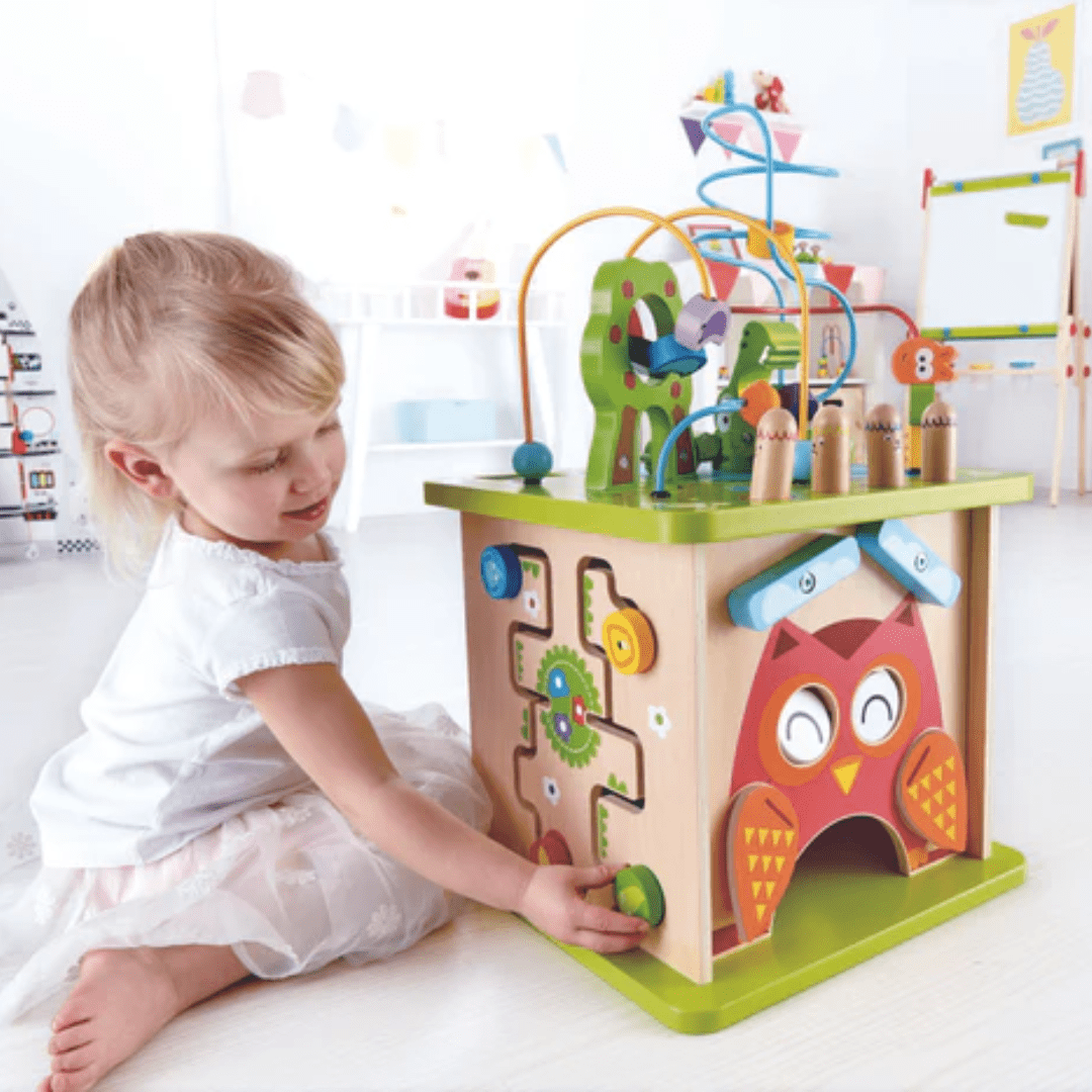 The Hape Wildlife Safari Adventure Centre by Hape is a wooden toy that promotes cognitive development and creativity. Crafted from high-quality wood with non-toxic finishes, this activity-filled toy encourages children to explore.