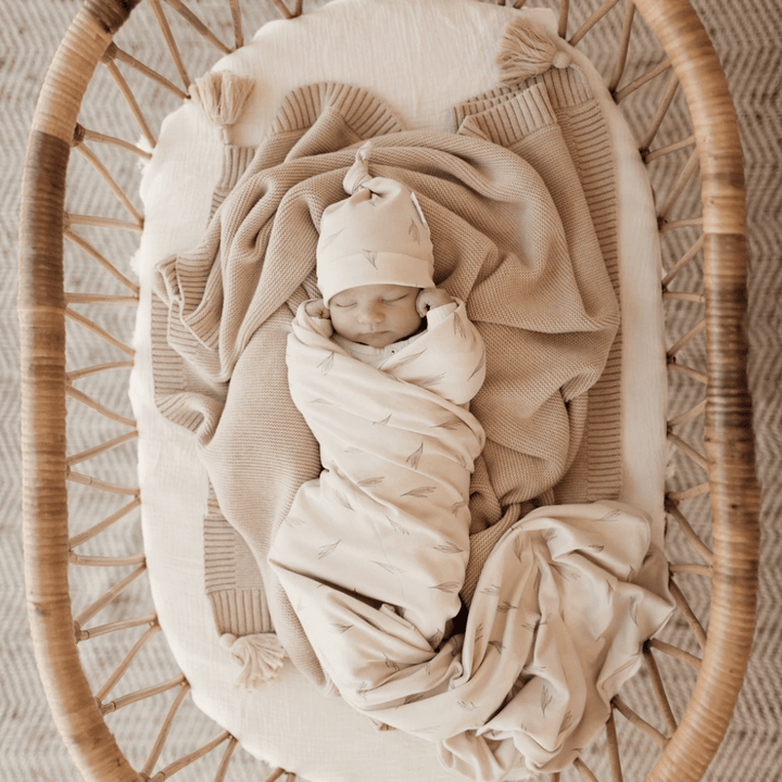 Baby-Lying-In-Basket-Aster-And-Oak-Cotton-Chunky-Knit-Blanket-Oatmeal-Naked-Baby-Eco-Boutique