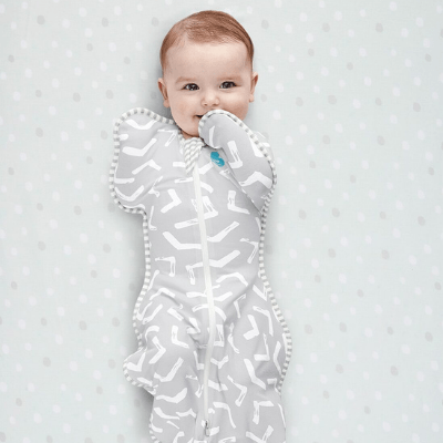 Close-up-of-Baby-Wearing-Close-up-of-Baby-in-Cot-Wearing-Love-to-Dream-Bamboo-Swaddle-Up-Lite-Grey-Naked-Baby-Eco-Boutique