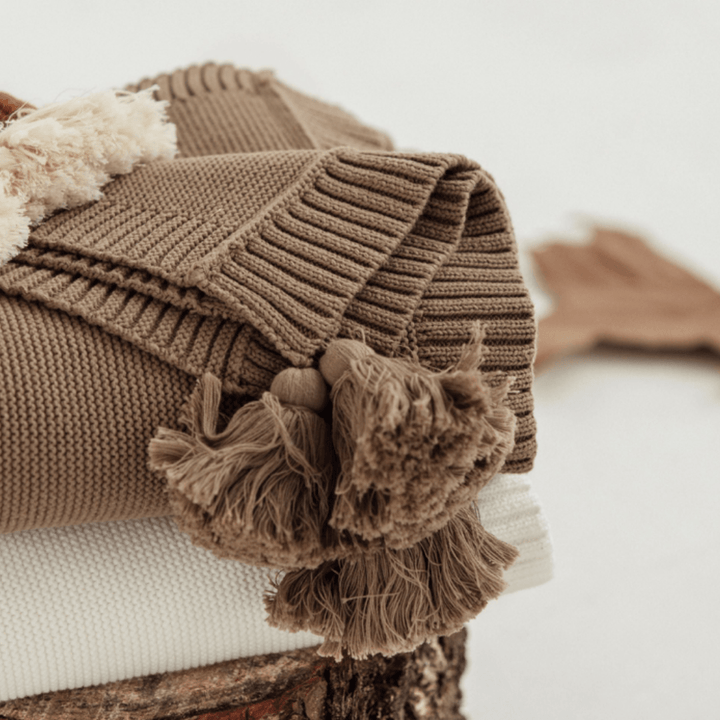 Flatlay-Of-Aster-And-Oak-Organic-Chunky-Knit-Blanket-Timber-Naked-Baby-Eco-Boutique