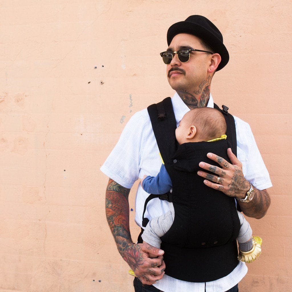 GEMINI-ORGANIC-BLACK-LIFESTYLE-dad-with-baby-naked-baby-eco-boutique.jpg