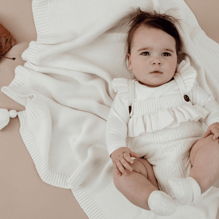 Little-Baby-Lying-On-Aster-And-Oak-Organic-Chunky-Knit-Blanket-Off-White-Naked-Baby-Eco-Boutique