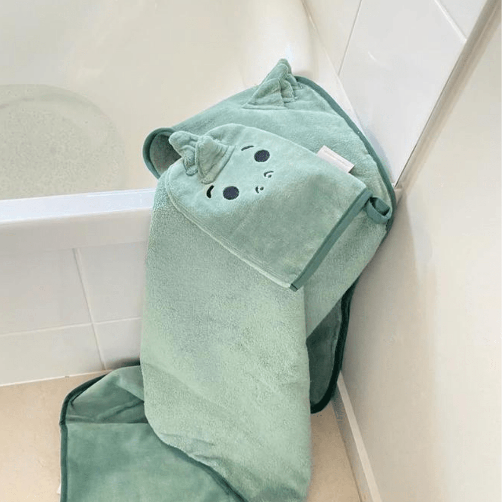 Petite-Eats-Hooded-Towel-Washcloth-Set-Dino-Towel-And-Wash-Cloth-Set-Naked-Baby-Eco-Boutique