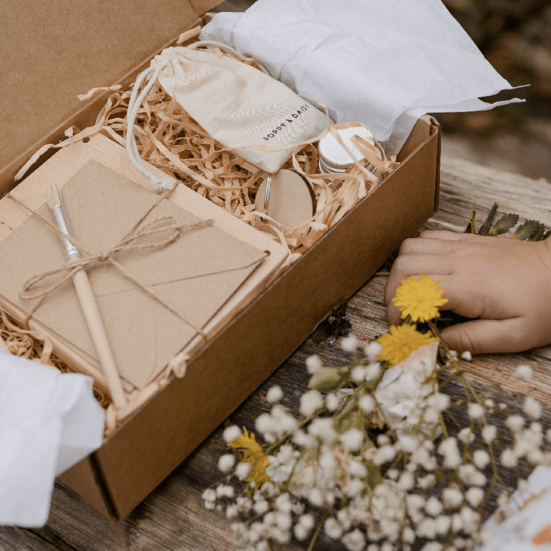 Poppy-And-Daisy-Flower-Press-Kit-In-Box-Naked-Baby-Eco-Boutique
