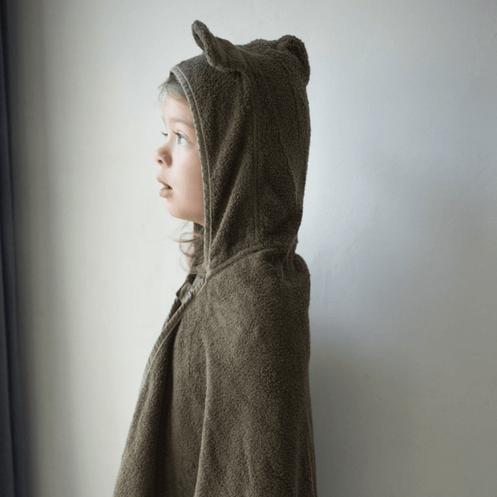 Side-View-of-Child-in-Fabelab-Hooded-Junior-Towel-Olive-Naked-Baby-Eco-Boutique